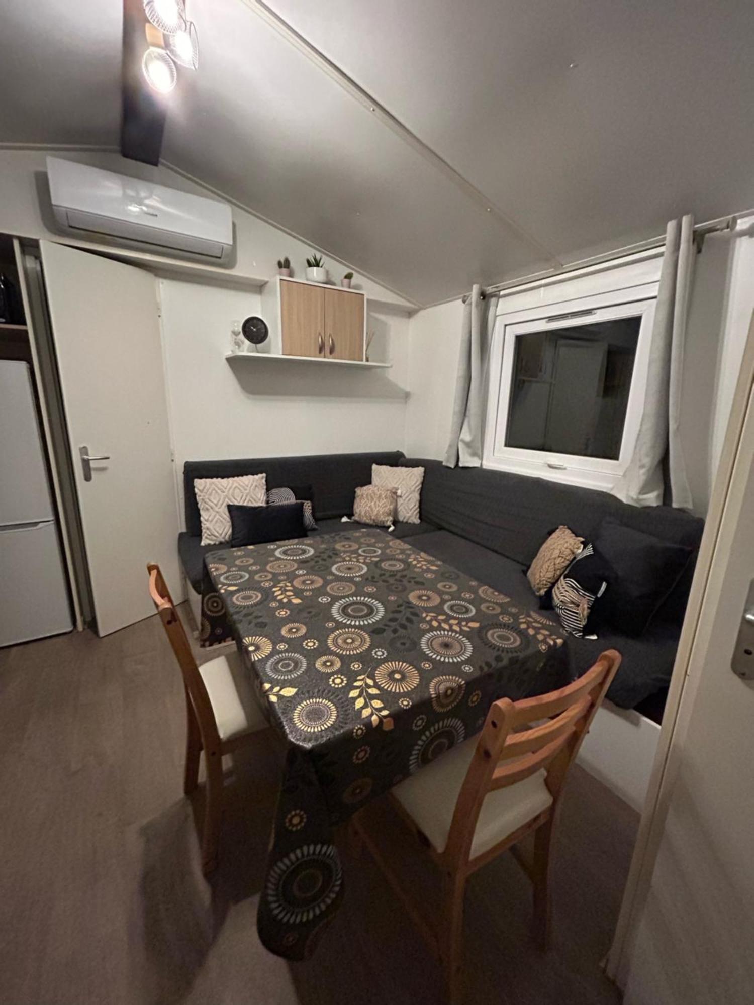 Mobil-Home Au Pied Du Luberon La Roque-d'Antheron Extérieur photo