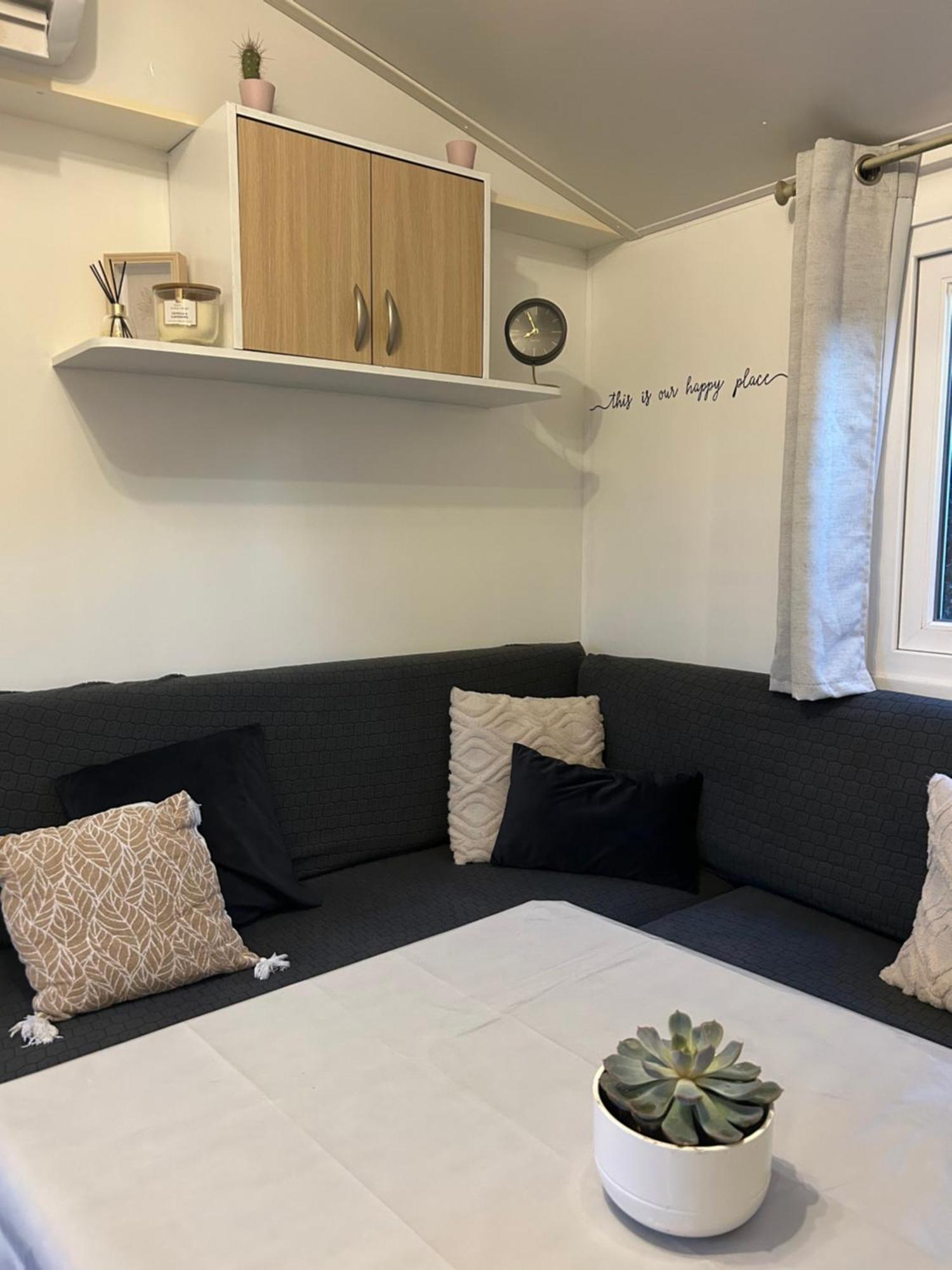 Mobil-Home Au Pied Du Luberon La Roque-d'Antheron Extérieur photo